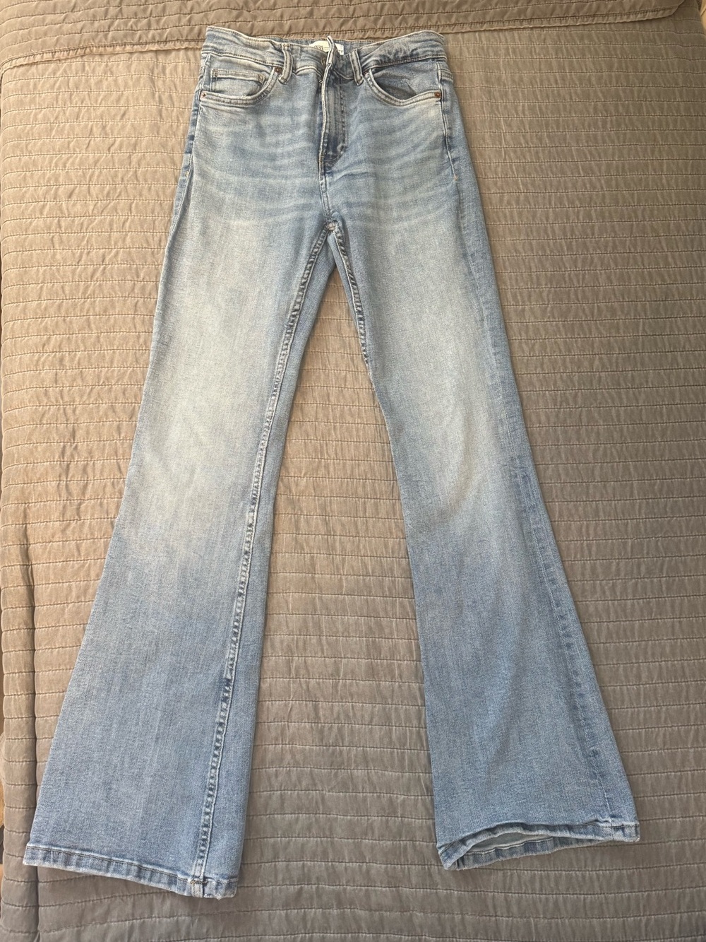 Zara Light Wash High Waisted Women's Flared Jeans - Classic High-Rise
